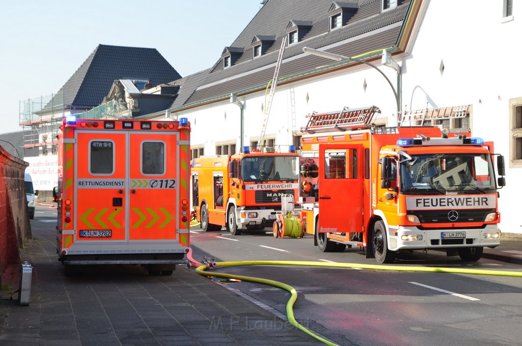 Feuer 3 Dachstuhlbrand Koeln Rath Heumar Gut Maarhausen Eilerstr P284.JPG
